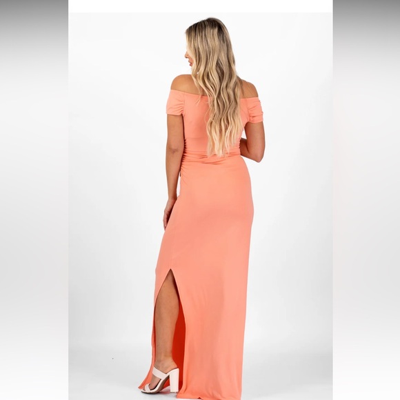 NWOT• MOTHER BEE MATERNITY • Short Sleeve Ruched Bodycon Dress w/ Slit• Size L - Picture 3 of 3